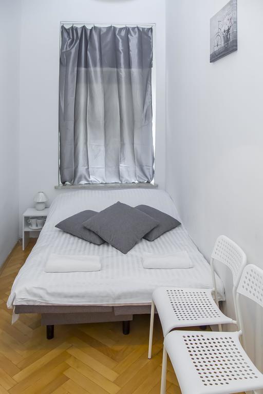 Metro Centrum Guest Rooms Warschau Exterior foto