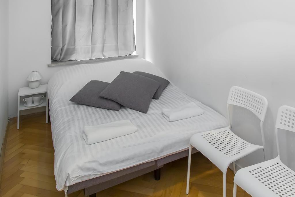 Metro Centrum Guest Rooms Warschau Exterior foto