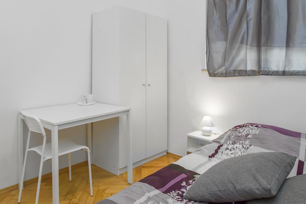 Metro Centrum Guest Rooms Warschau Exterior foto